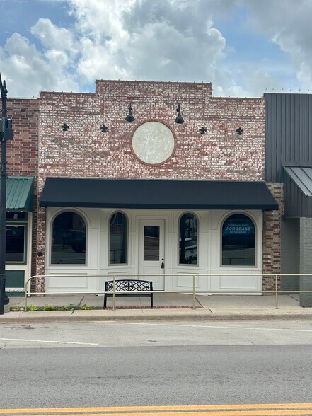 207 Clay St, Nocona, TX à vendre - Photo de l’immeuble – Image 2 sur 31