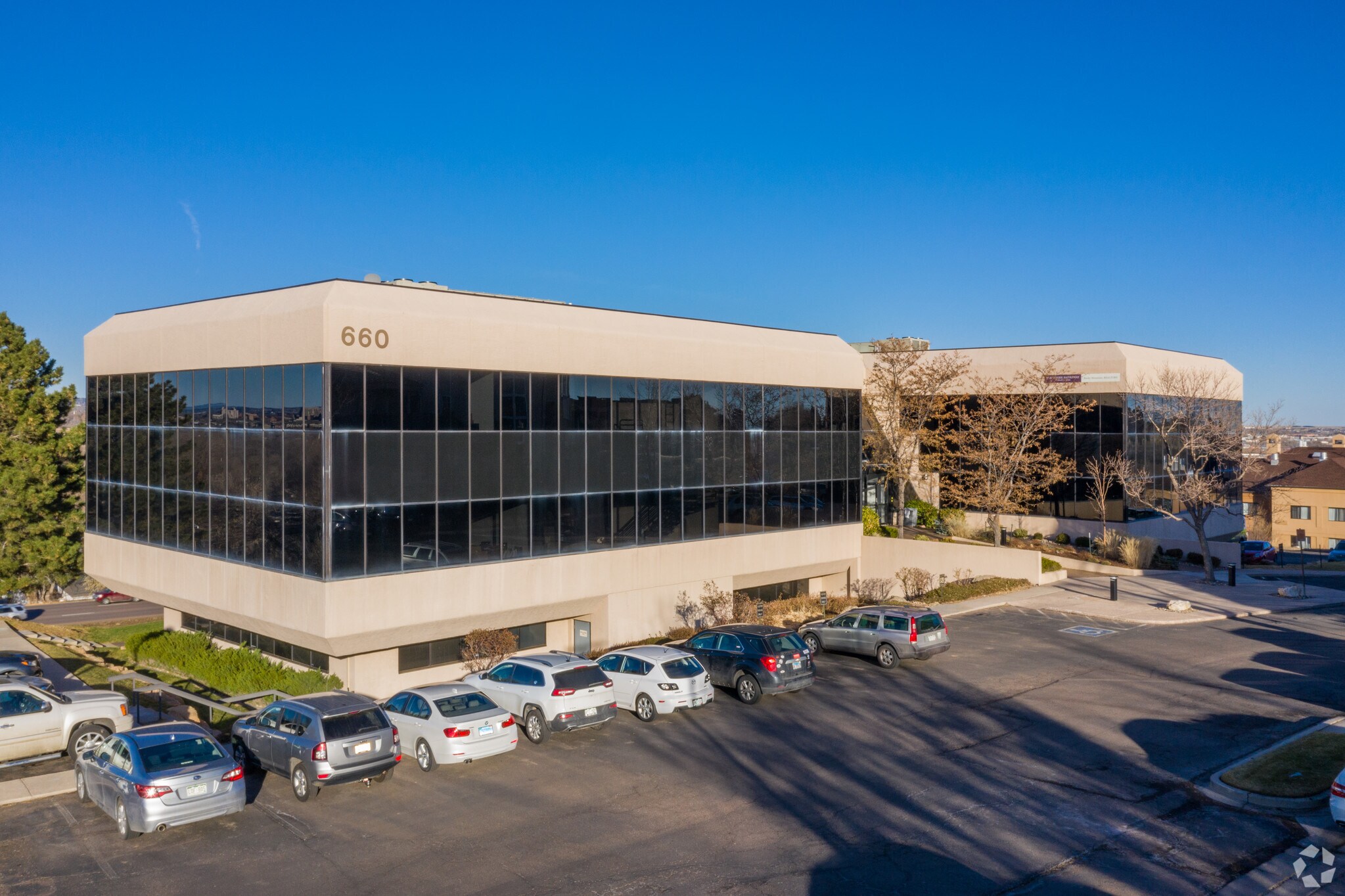 660 Southpointe Ct, Colorado Springs, CO à vendre Photo principale– Image 1 sur 38