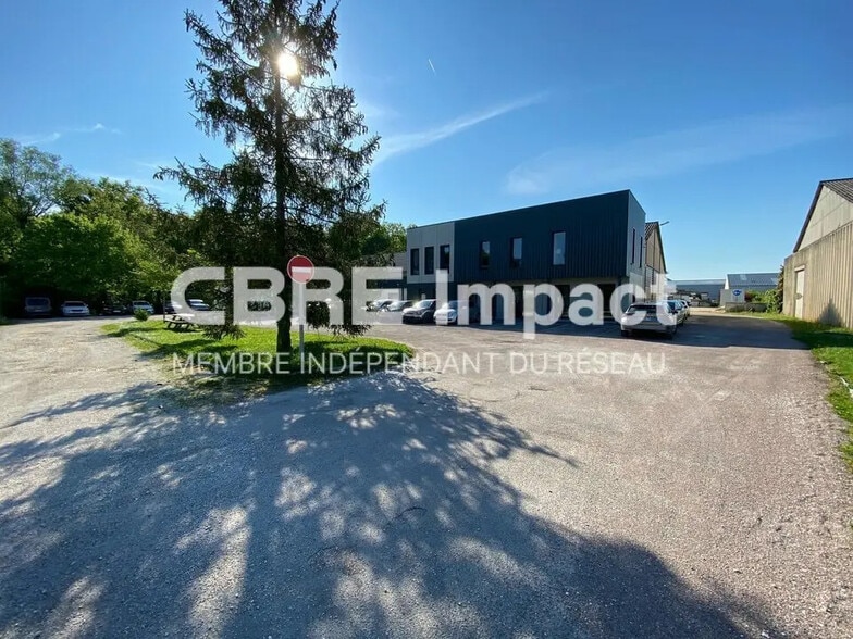 Local d'activités dans Chevigny-Saint-Sauveur à vendre - Photo de l’immeuble – Image 3 sur 15