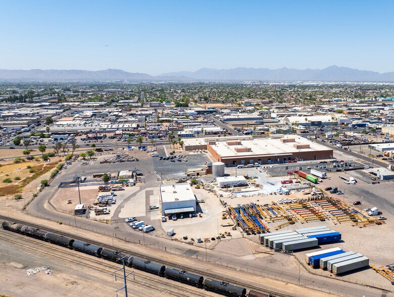 3750 W Indian School Rd, Phoenix, AZ à louer - Photo de l’immeuble – Image 3 sur 3
