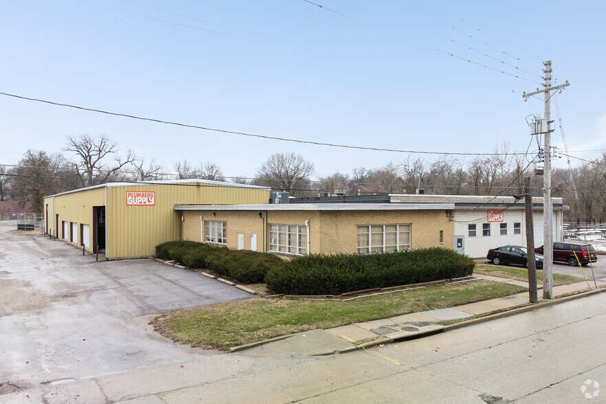 400 W Monroe St, Belleville, IL à louer - Photo de l’immeuble – Image 1 sur 4