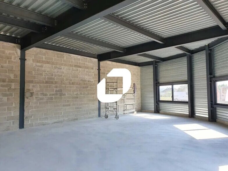 Bureau dans Buchelay à vendre - Photo de l’immeuble – Image 3 sur 16