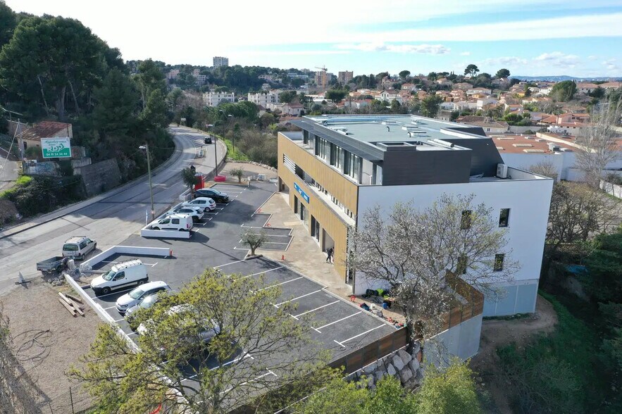 Local commercial dans Marseille à louer - Photo de l’immeuble – Image 2 sur 2