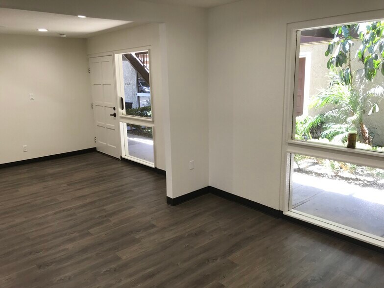 202 Fashion Ln, Tustin, CA à louer - Photo intérieure – Image 2 sur 9