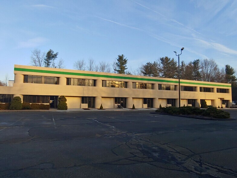839 Marshall Phelps Rd, Windsor, CT à louer - Photo de l’immeuble – Image 1 sur 5