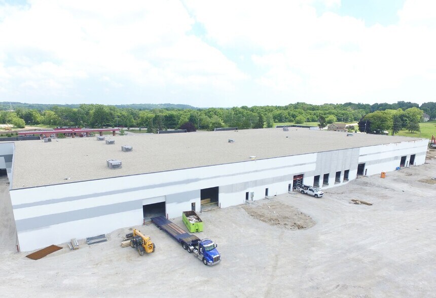 W220N5603 Town Line Rd, Sussex, WI à louer - Photo de la construction – Image 2 sur 4