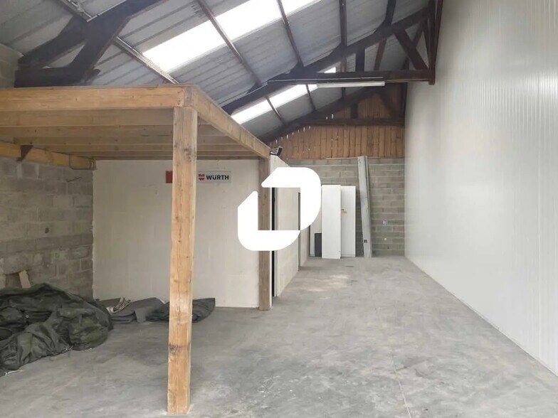 Local d’activités dans Livilliers à louer - Photo intérieure – Image 2 sur 11