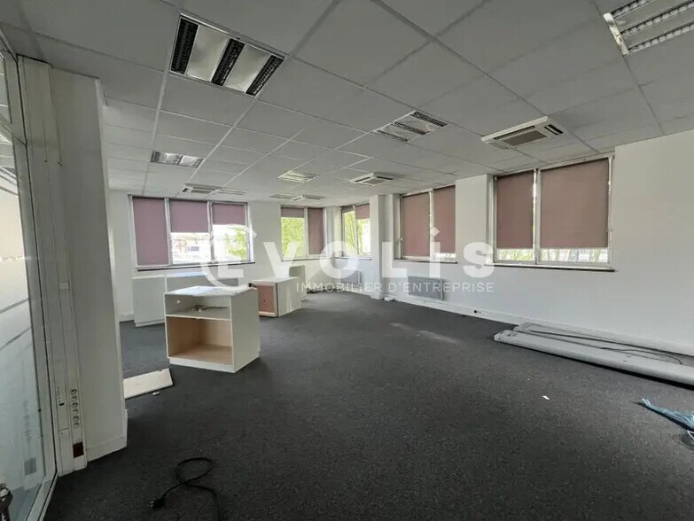 Bureau dans Neuilly-Plaisance à louer - Photo intérieure – Image 3 sur 8