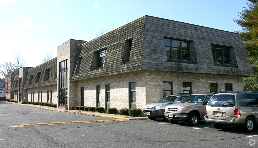 329 Belleville Ave, Bloomfield, NJ à louer - Photo de l’immeuble – Image 2 sur 4
