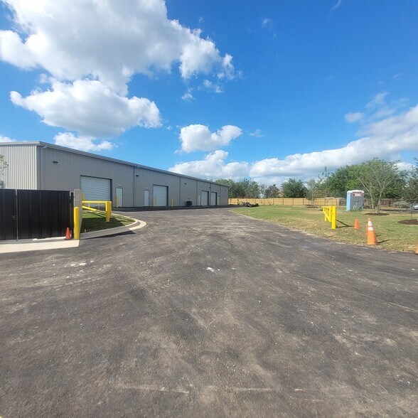 161 Weldon Johnson Way, Kyle, TX à louer - Photo de l’immeuble – Image 3 sur 10