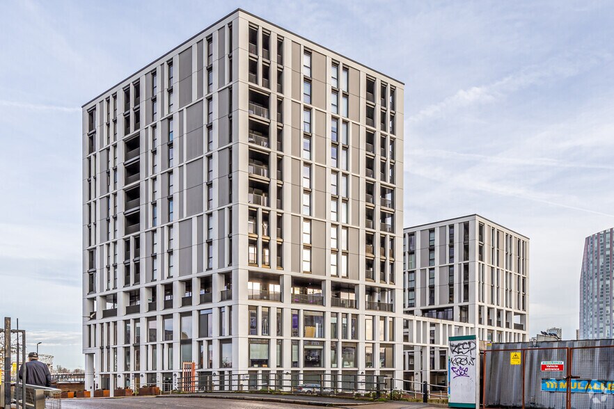10 Marshgate Ln, Londres à louer - Photo de l’immeuble – Image 2 sur 2