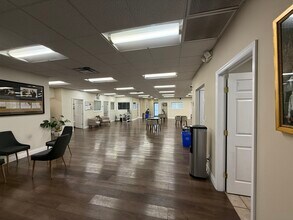 996 W Jericho Tpke, Smithtown, NY à louer Photo intérieure– Image 2 sur 14