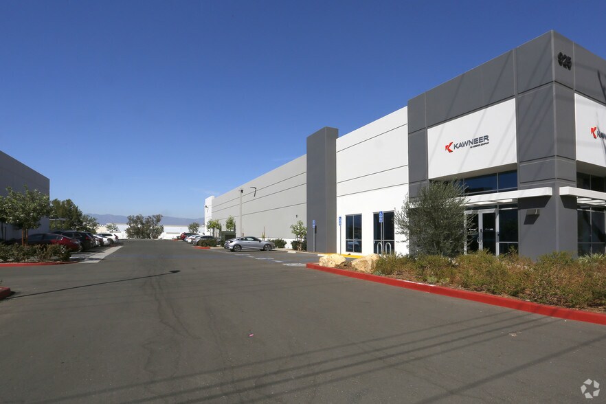925 Marlborough Ave, Riverside, CA à louer - Photo de l’immeuble – Image 2 sur 3