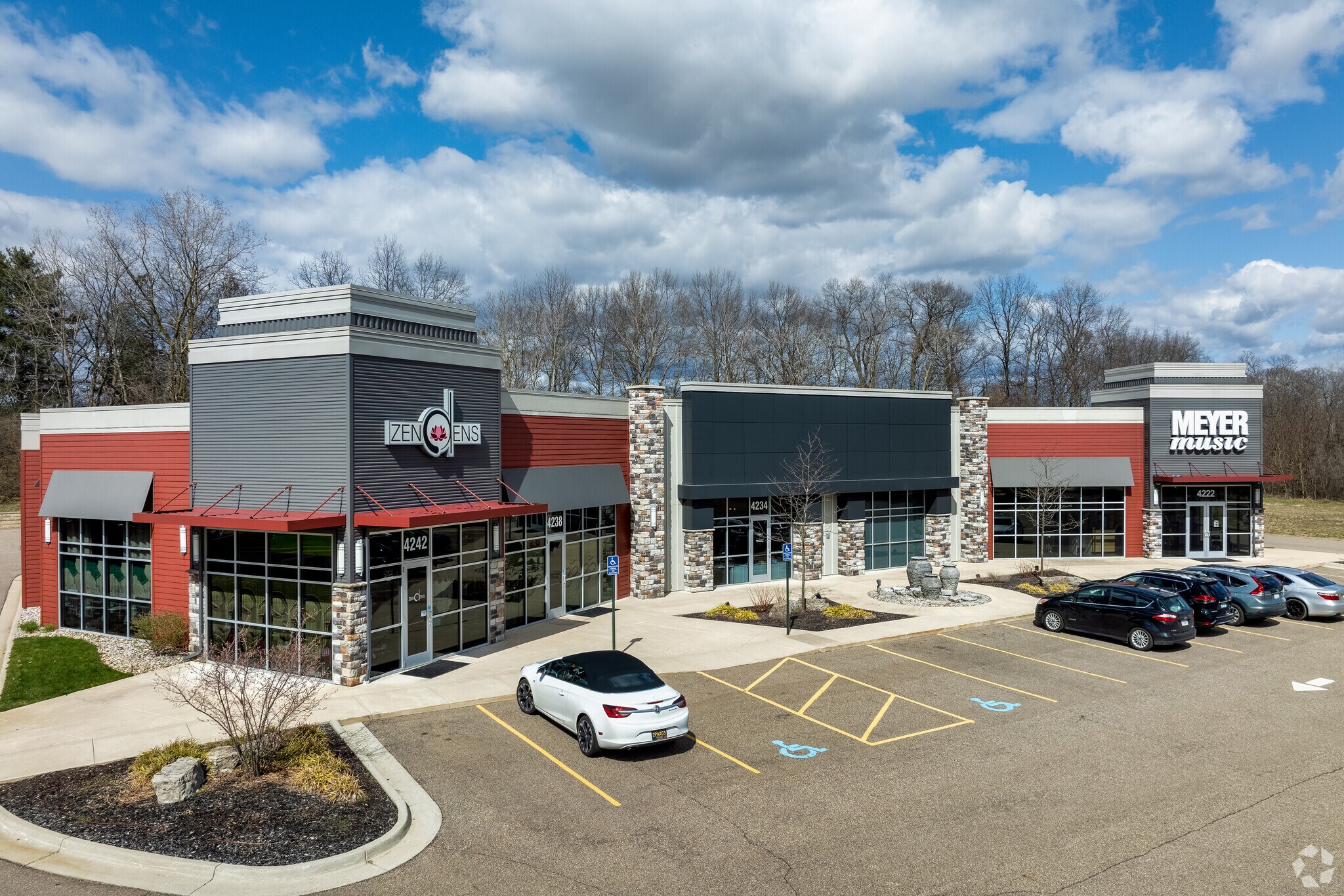 4210 Stadium Dr, Kalamazoo, MI à louer Photo principale– Image 1 sur 18