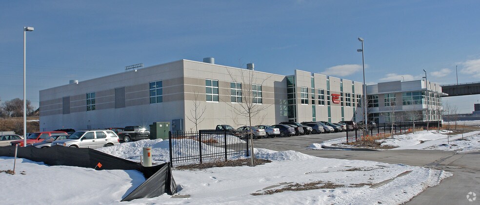 3630 W Wheelhouse Rd, Milwaukee, WI à vendre - Photo de l’immeuble – Image 2 sur 7