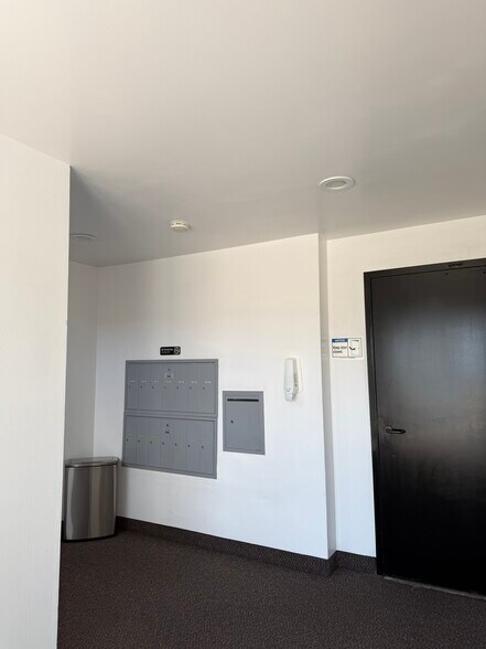 105 Crescent Bay Dr, Laguna Beach, CA à louer - Photo de l’immeuble – Image 3 sur 17