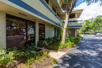 1101 S Rogers Cir, Boca Raton, FL à louer Photo de l’immeuble– Image 2 sur 13