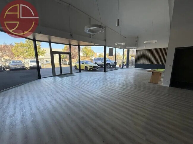 Plus de détails pour Local commercial à louer