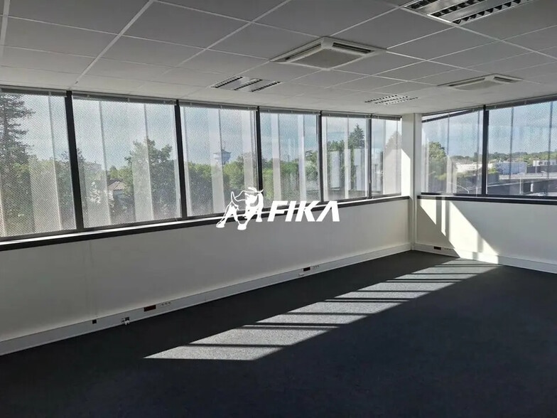 Local commercial dans Lormont à louer - Photo de l’immeuble – Image 3 sur 7