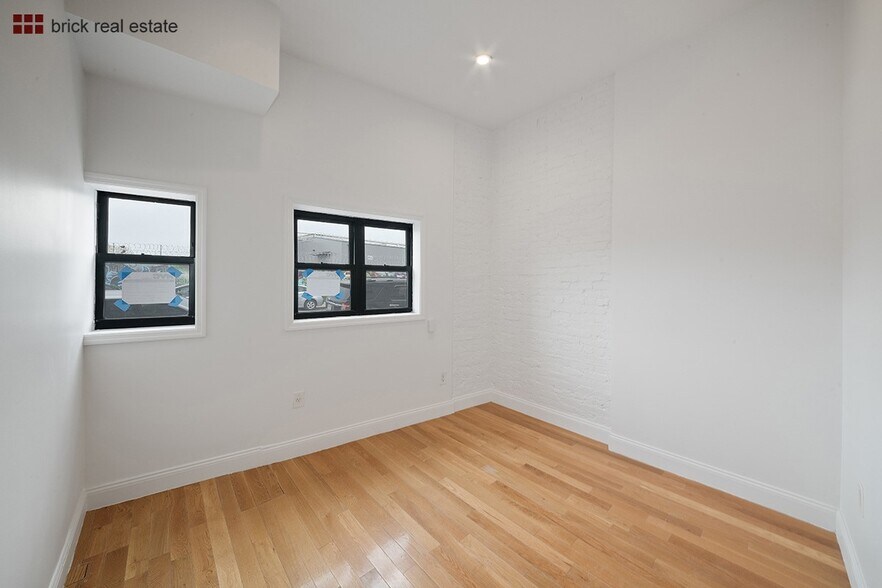 1860 Flushing Ave, Flushing, NY à vendre - Photo intérieure – Image 2 sur 18