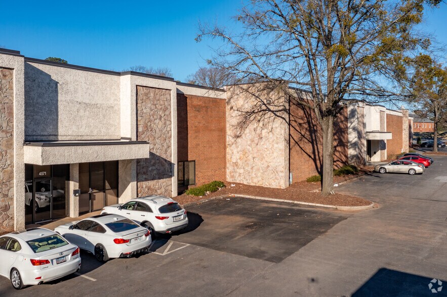 4565-4575 Winters Chapel Rd, Atlanta, GA à louer - Photo de l’immeuble – Image 1 sur 15