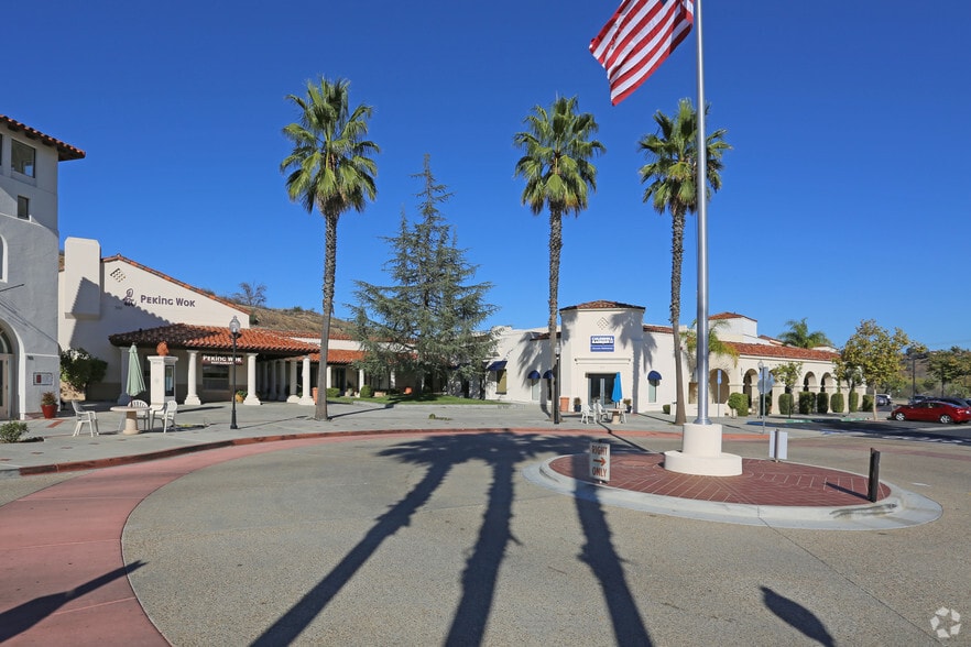 5256 S Mission Rd, Bonsall, CA à louer - Photo de l’immeuble – Image 1 sur 13