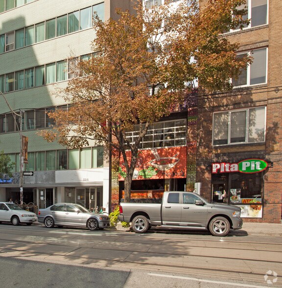 322 Adelaide St W, Toronto, ON à vendre - Photo de l’immeuble – Image 2 sur 6