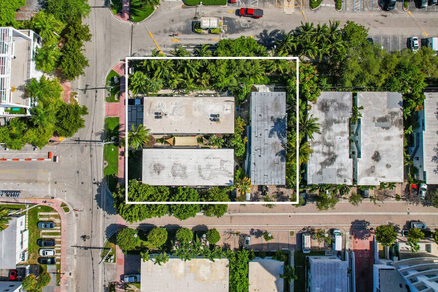 1580 Bay Road. Miami Beach Assemblage portefeuille de 3 biens à vendre sur LoopNet.fr - Photo de l’immeuble – Image 2 sur 10