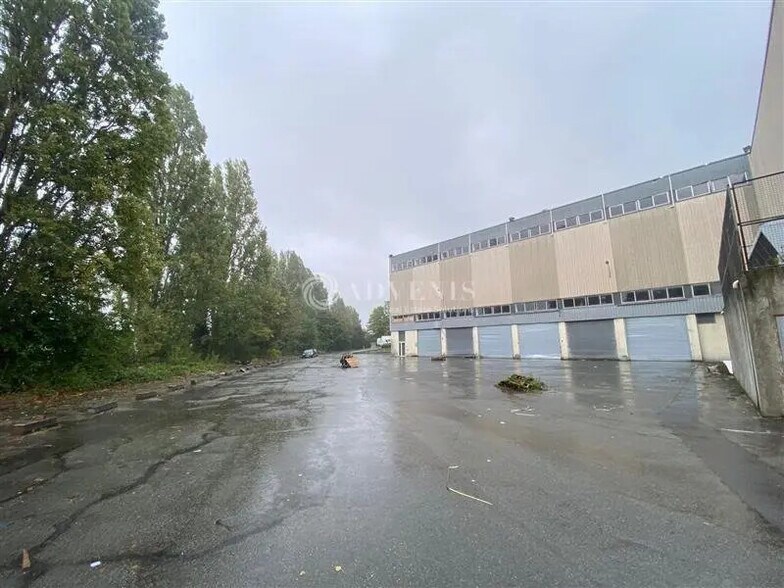 Local d’activités dans Garges-lès-Gonesse à louer - Photo de l’immeuble – Image 3 sur 4