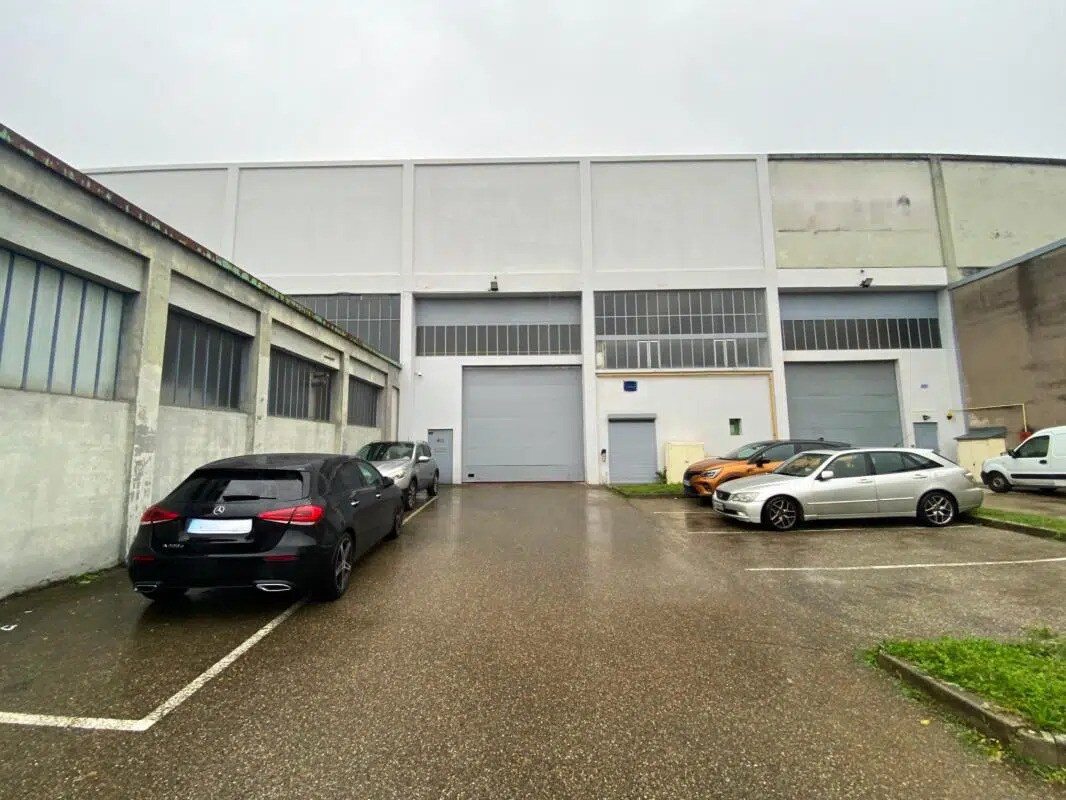 Local d'activités dans Vénissieux à vendre Photo de l’immeuble– Image 1 sur 8