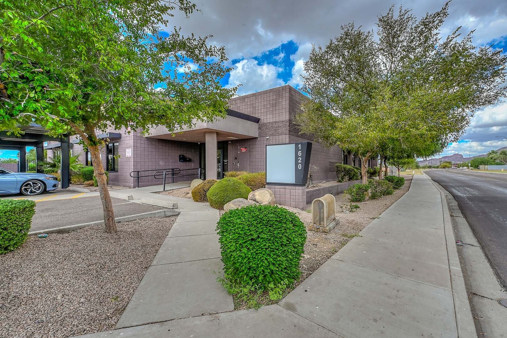 1620 N 48th St, Phoenix, AZ à louer Photo de l’immeuble– Image 1 sur 17