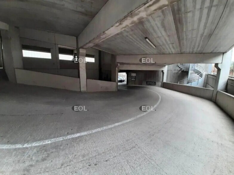 Local d’activités dans Ivry-sur-Seine à louer - Photo de l’immeuble – Image 2 sur 9