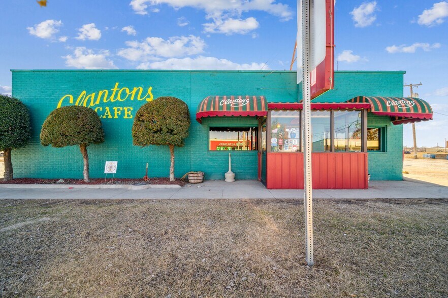 319 E Illinois Ave, Vinita, OK à vendre - Photo de l’immeuble – Image 3 sur 46