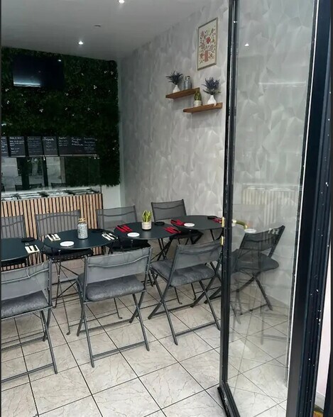 Local commercial dans Paris à louer - Photo de l’immeuble – Image 2 sur 2