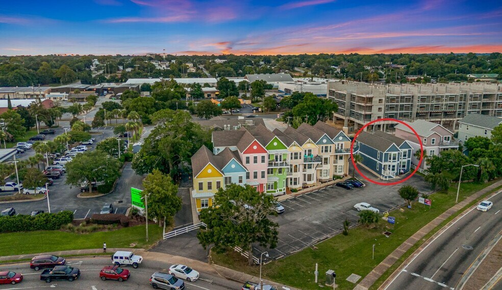 730 Bayfront Pky, Pensacola, FL à louer - Photo de l’immeuble – Image 1 sur 11