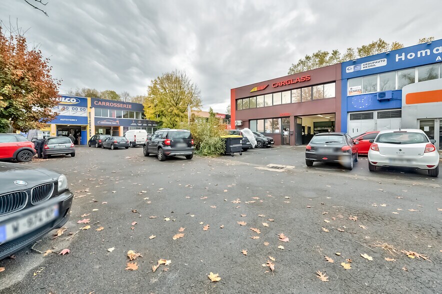 Local d’activités dans Torcy à louer - Photo principale – Image 1 sur 1