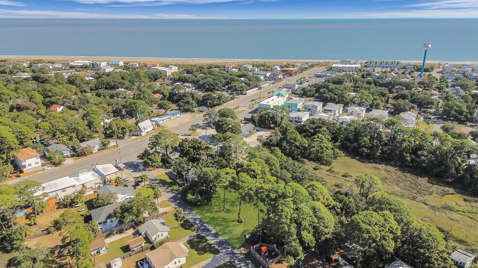 106 Lewis Ave, Tybee Island, GA à vendre - Photo de l’immeuble – Image 2 sur 37