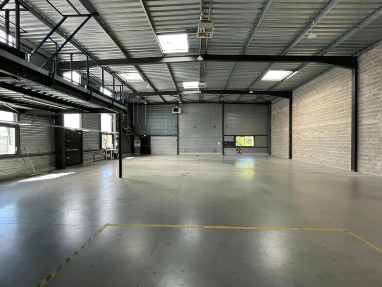 Local d'activités dans Sartrouville à vendre - Photo intérieure – Image 2 sur 9
