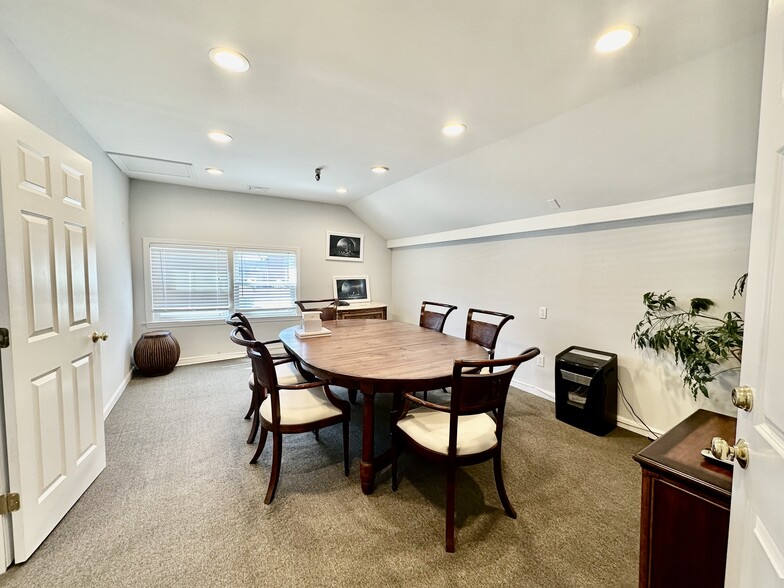 268 Mason St, Greenwich, CT à louer - Photo de l’immeuble – Image 1 sur 14