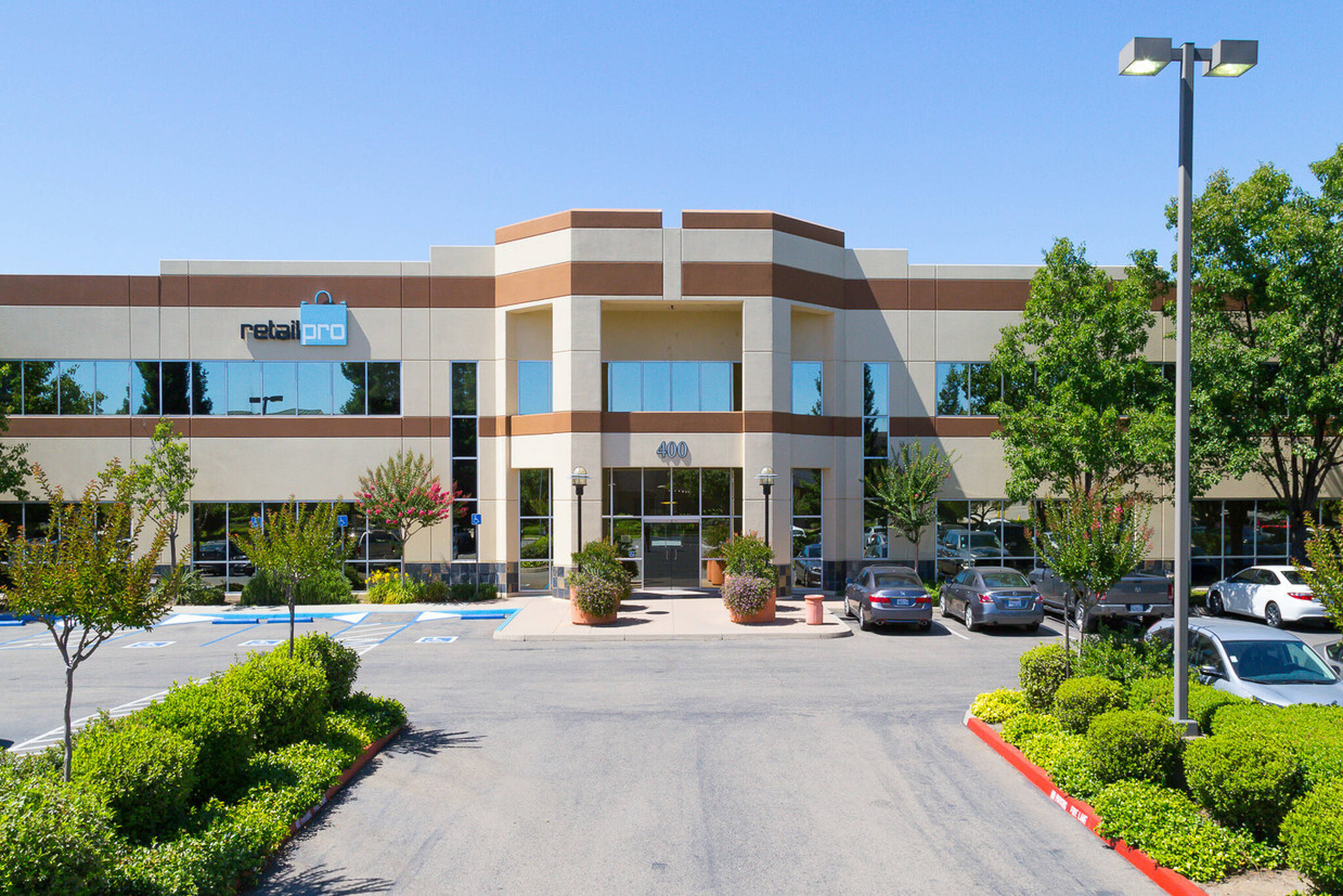 400 Plaza Dr, Folsom, CA à louer Photo de l’immeuble– Image 1 sur 14