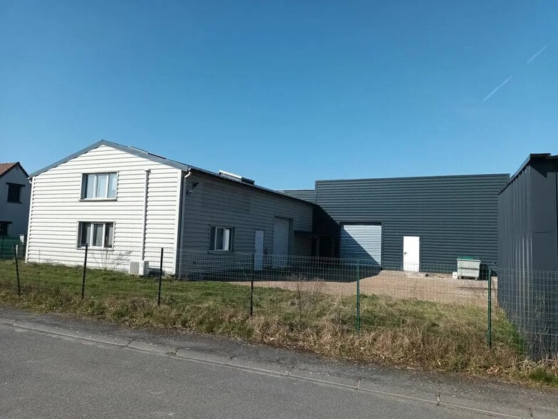 Local d'activités dans FAUVILLE-EN-CAUX à vendre - Photo de l’immeuble – Image 1 sur 8