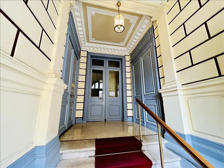 Bureau dans Bordeaux à vendre - Photo de l’immeuble – Image 2 sur 4