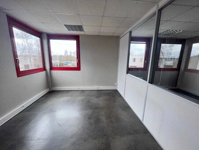 Plus de détails pour Bureau à louer