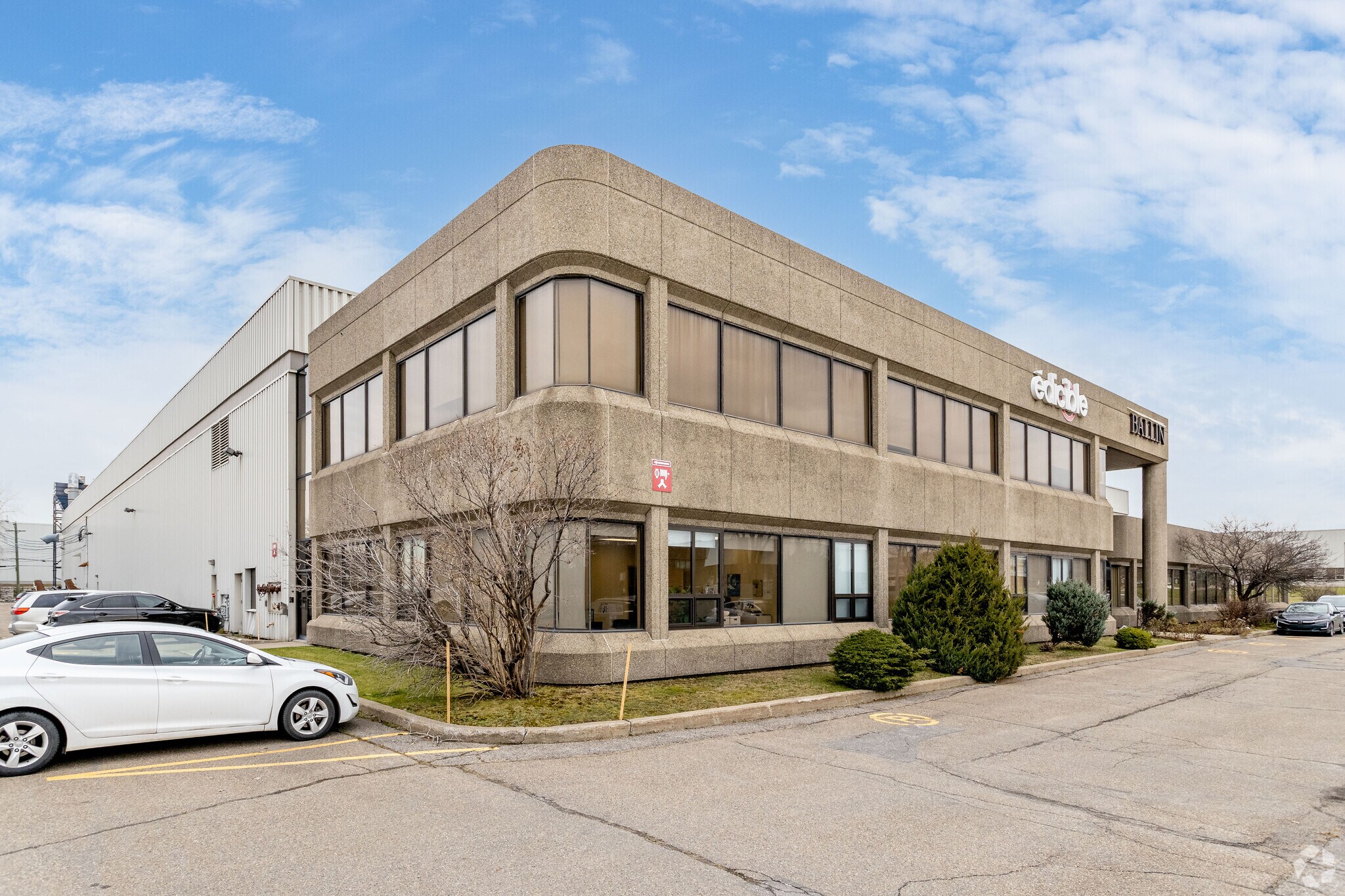 2825 Rue Brabant-Marineau, Montréal, QC à louer Photo principale– Image 1 sur 5