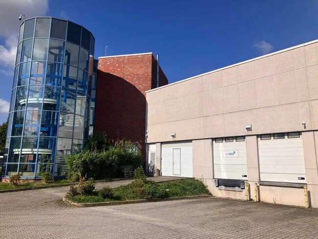 Plus de détails pour 37 Rue Gustave Eiffel, Goussainville - Bureau à louer