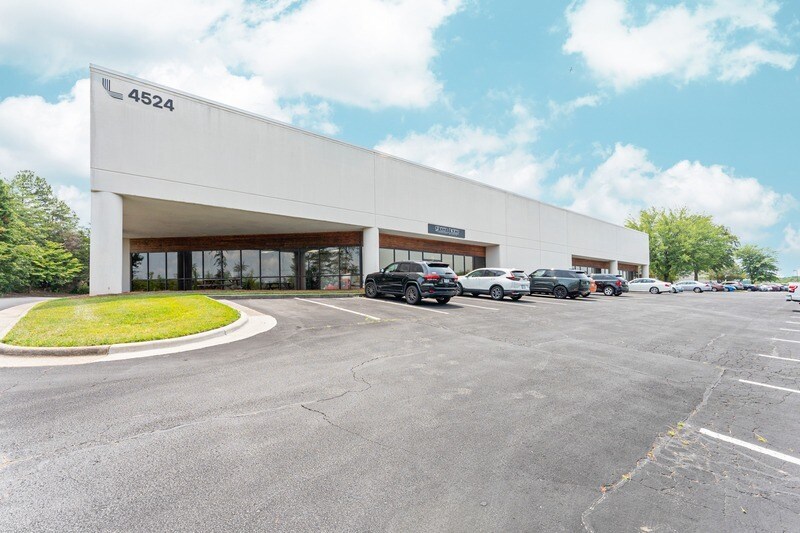 4524 Green Point Dr, Greensboro, NC à louer - Photo de l’immeuble – Image 2 sur 12