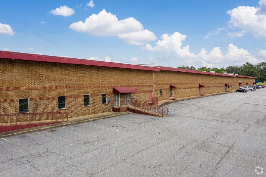 1077 Fred Dr, Morrow, GA à louer - Photo principale – Image 1 sur 6