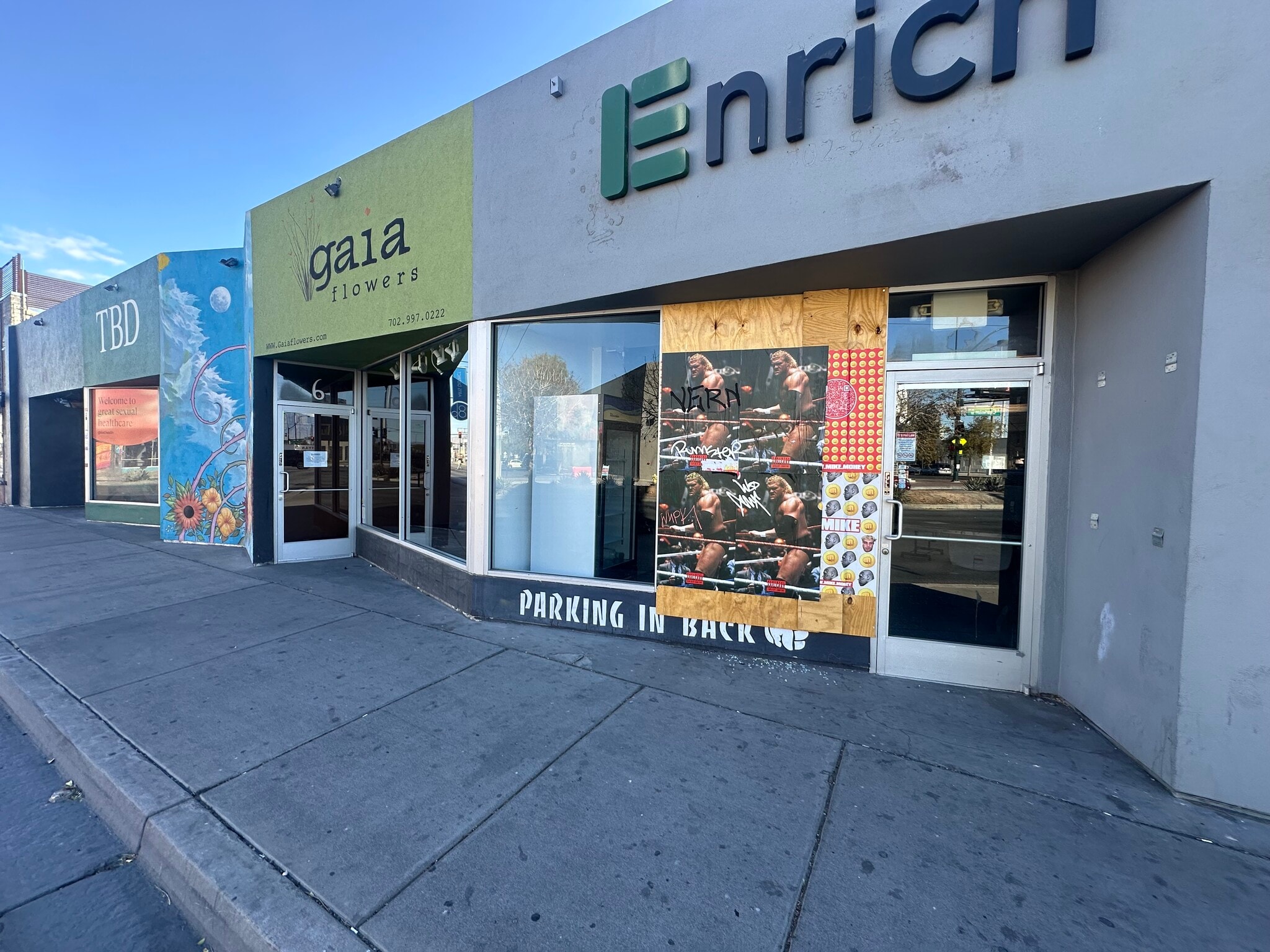 4-8 E Charleston Blvd, Las Vegas, NV à louer Photo de l’immeuble– Image 1 sur 8