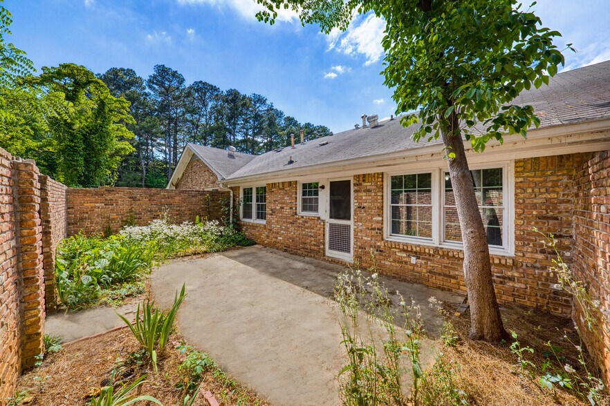 3693-3735 Embry Cir, Chamblee, GA à vendre - Photo de l’immeuble – Image 3 sur 12
