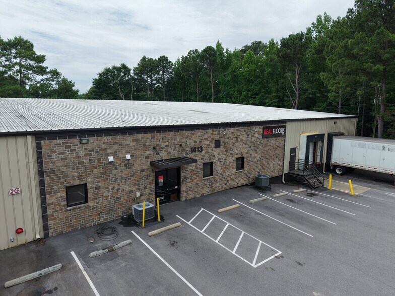 1413 Transport Dr, Raleigh, NC à louer - Photo de l’immeuble – Image 3 sur 4